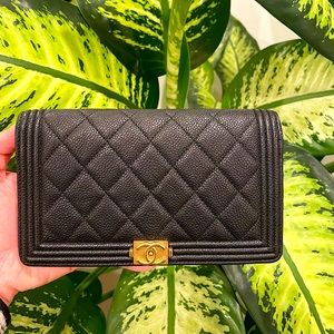CHANEL WALLET: Perfect Condition Caviar Quilted Boy Yen Wallet in Black